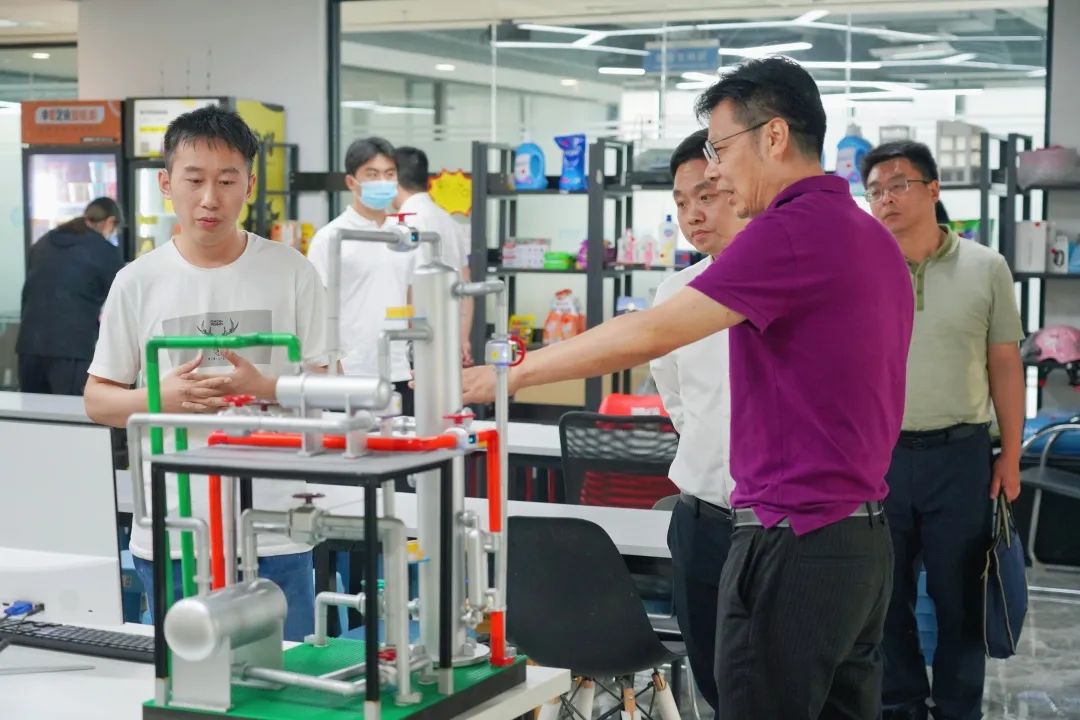 宜昌市政府領導一行蒞臨山東歐倍爾考察調研，共商軟件開發產業合作新機遇